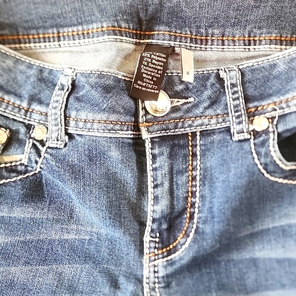 BOOTCUT Jeans w/ Jeweled Back Pockets & Front Button😍 Some Stretch, Size 6👌 - Picture 3 of 7